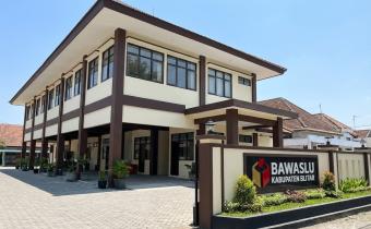 manifesting kantor bawaslu blitar